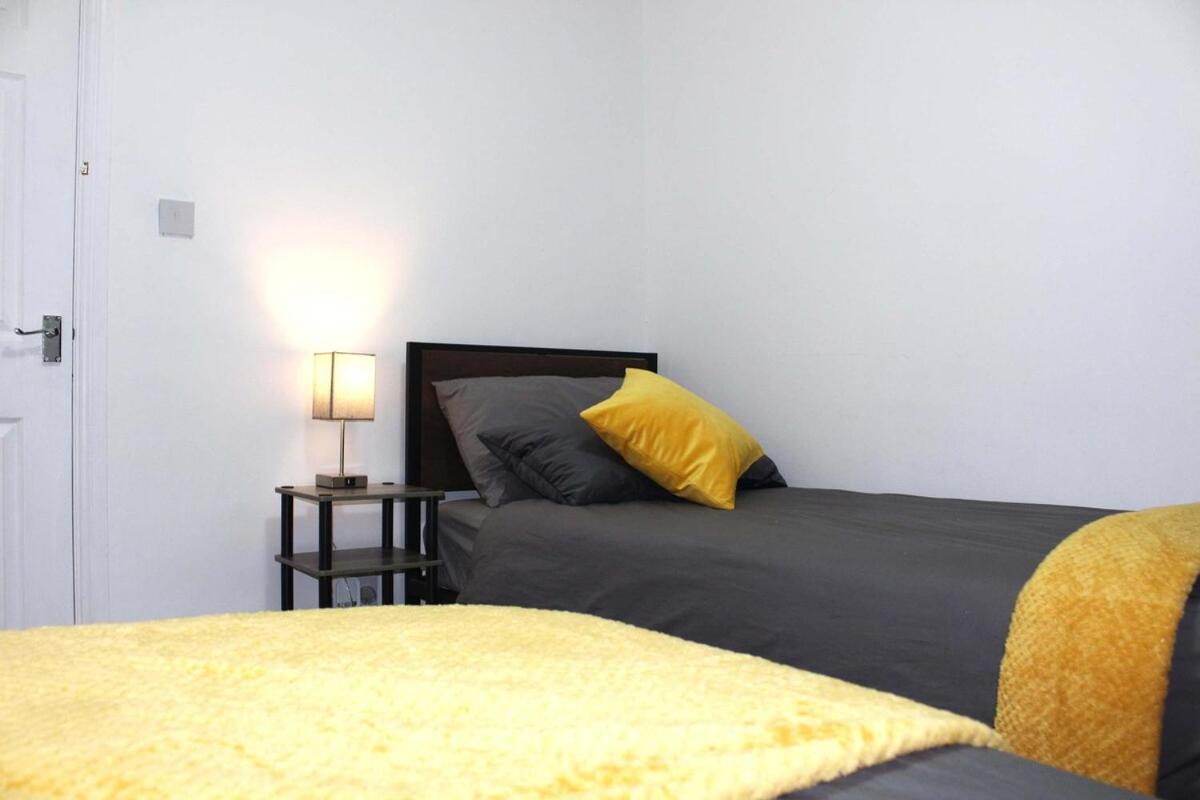 2 Min Walk Etihad Stadium & Coop Arena - 3Br, Free Parking Manchester Eksteriør bilde